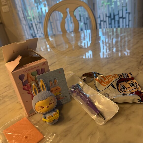 Popmart Labubu lazy yoga Stretch Out figure - Picture 3 of 5